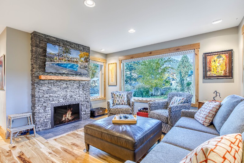 Building Photo - 1221 Commercial St