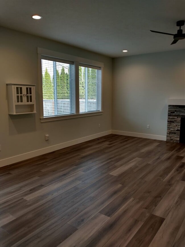 Building Photo - Welcome to this Beautiful Property in Keizer