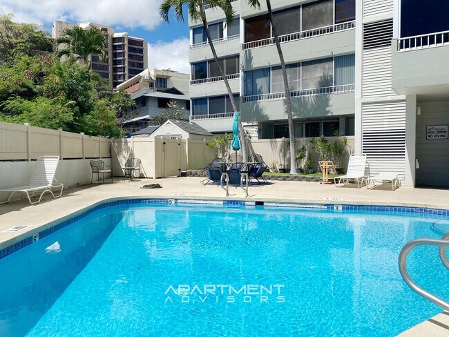 Building Photo - RENOVATED! 2 BED / 2 BATH / 1 PRK! CONVENI...
