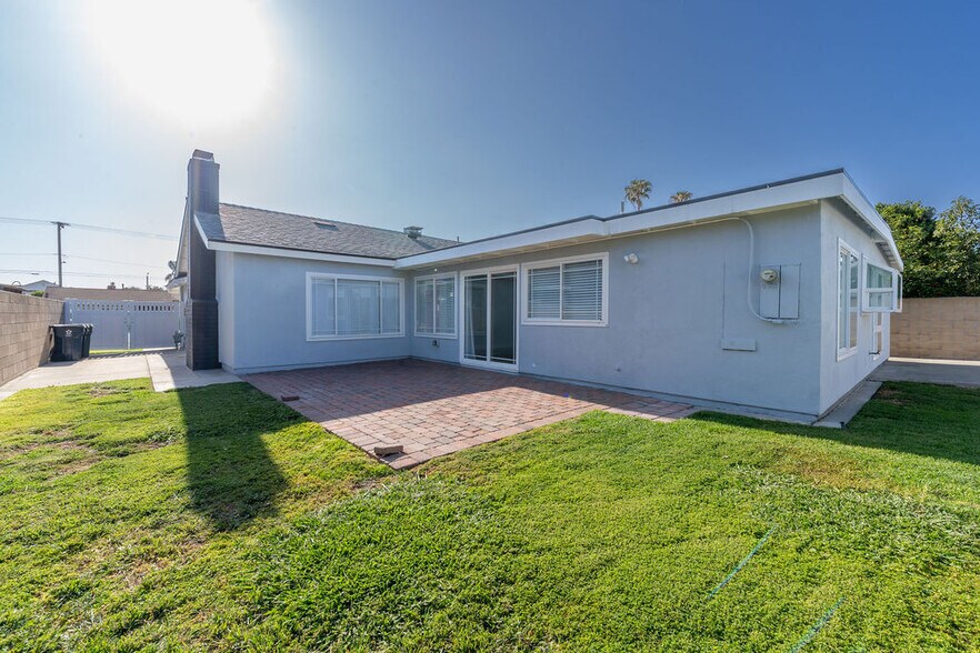 Building Photo - 19342 McLaren Ln