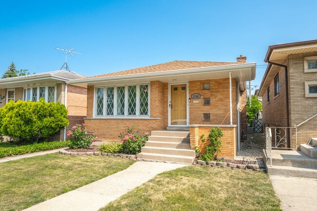 Building Photo - 5740 W 63rd Pl
