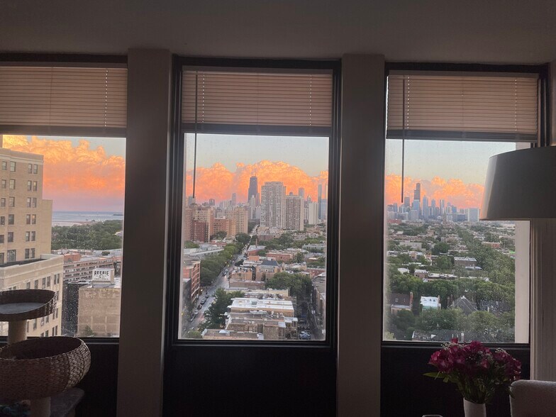 Building Photo - 444 W Fullerton Pky