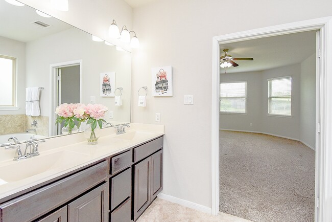 Building Photo - 13906 Manobrook Ct