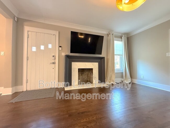 Building Photo - 621 S Summit Ave