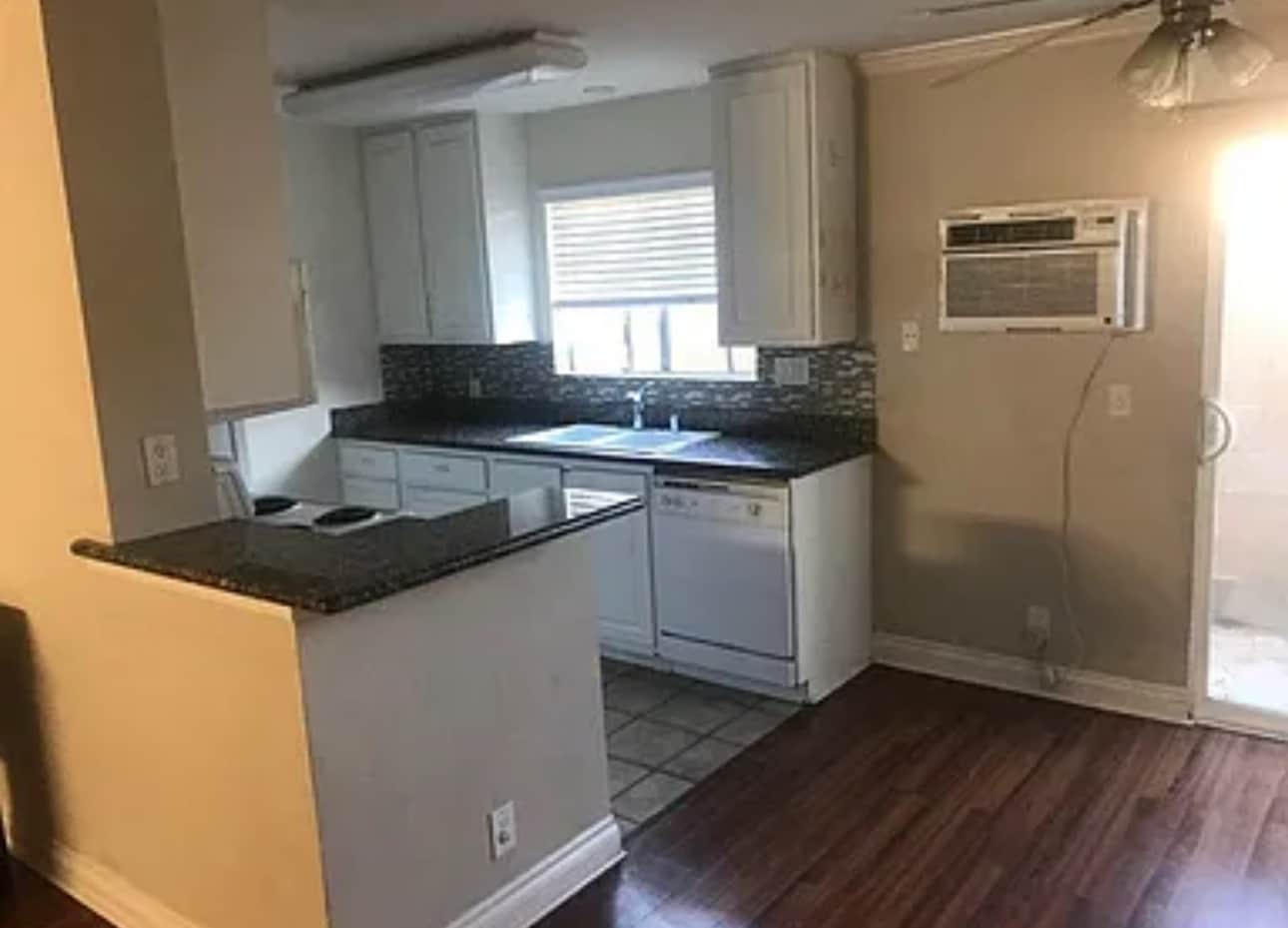 Building Photo - 620 E Lexington Ave