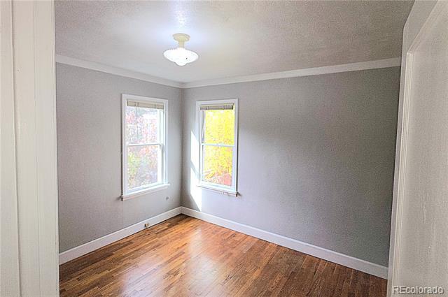 Building Photo - 916 Custer Ave