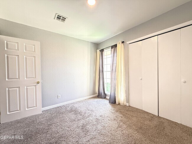 Building Photo - 10405 Ashwood Dr