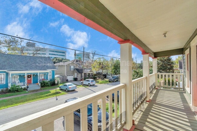 Building Photo - 2202 Kane St