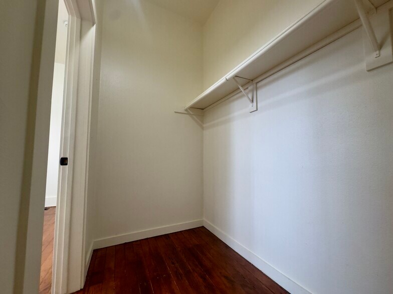 Building Photo - 720 37th St