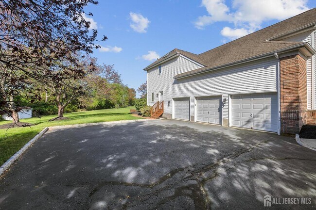 Building Photo - 4 Stults Dr