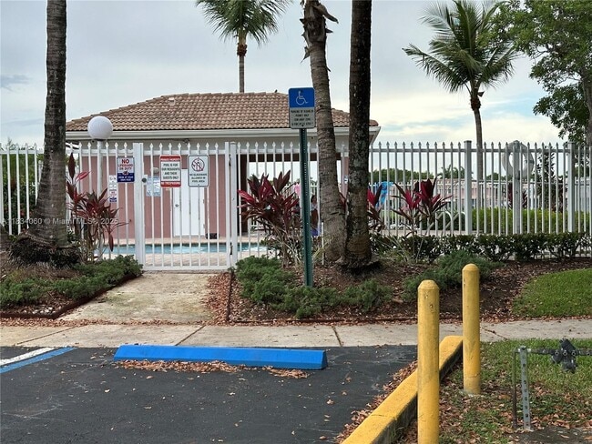 Building Photo - 7001 SW 164th Ct