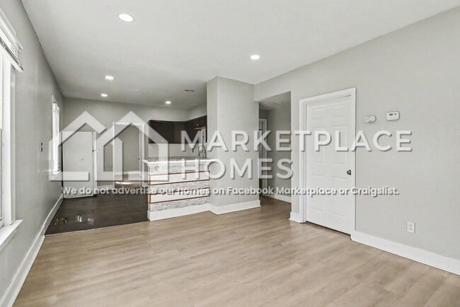Building Photo - 520 Englewood St