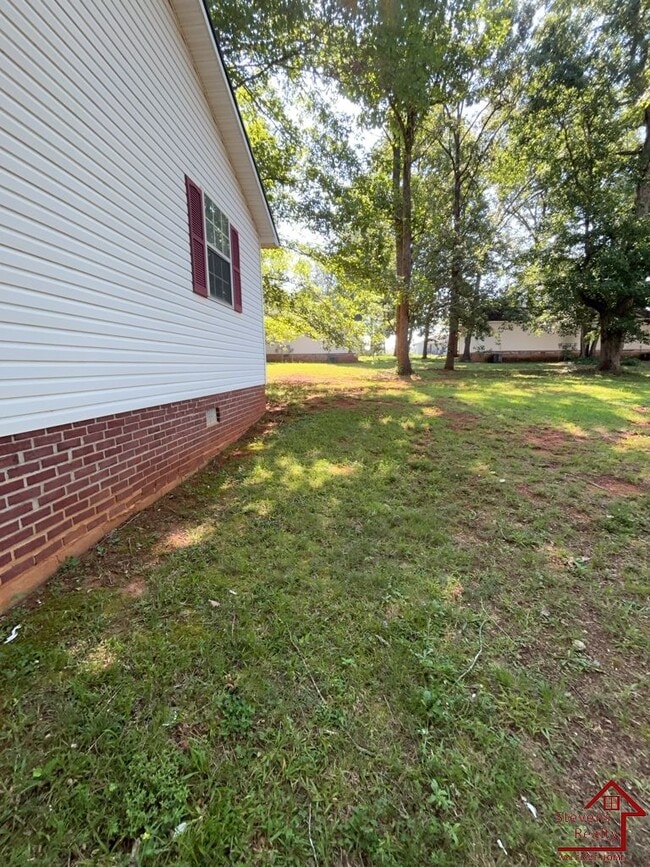 Building Photo - 157 Bybee Woods Dr