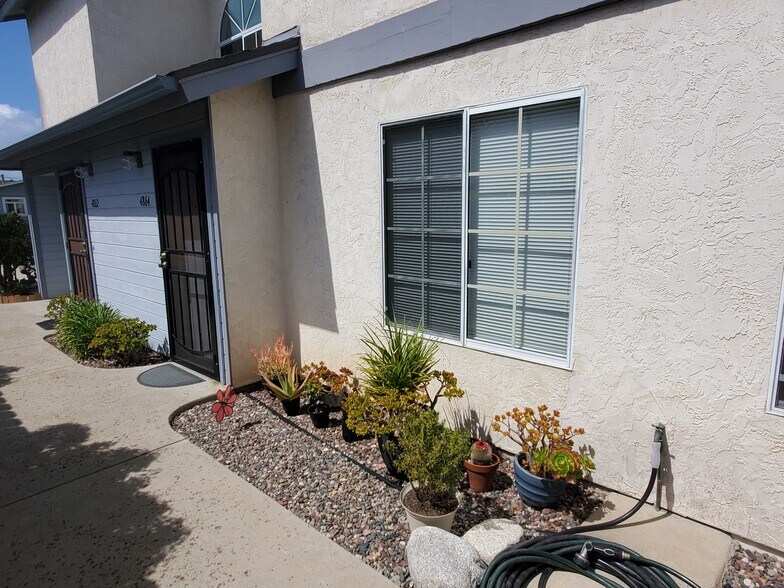 Front of unit - 4864 Cape May Ave