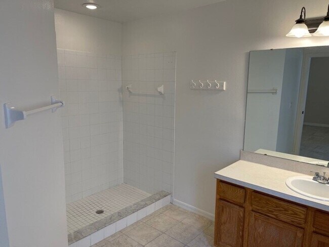 Building Photo - 3 Bedroom/2 Bathroom Single Family Home