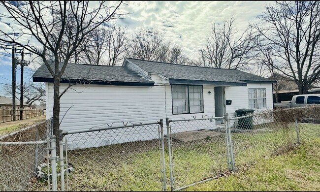 Building Photo - 3 bedroom/1 bathroom House In Copperas Cove