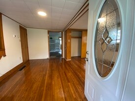 Building Photo - 44 S Glenbrook Ave