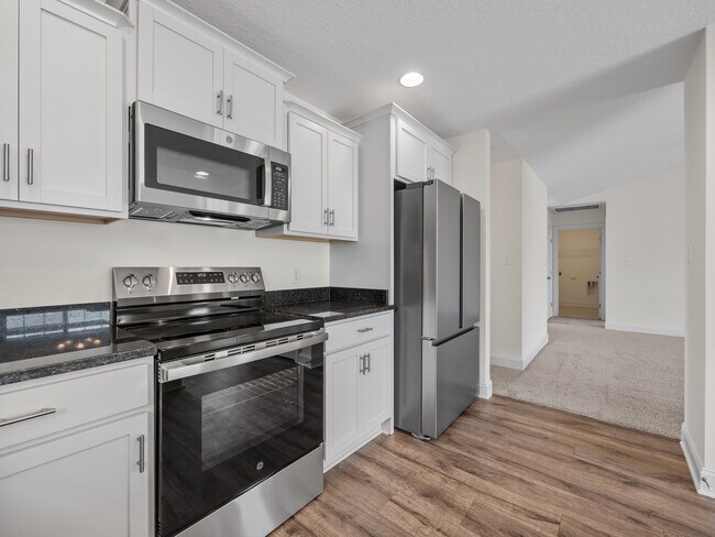 Building Photo - 424 Montgomery Dr