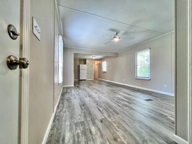 Building Photo - 3 BR 2 BA Near Surf City