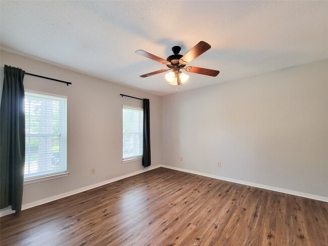 Building Photo - 8123 Sunny Ridge Dr