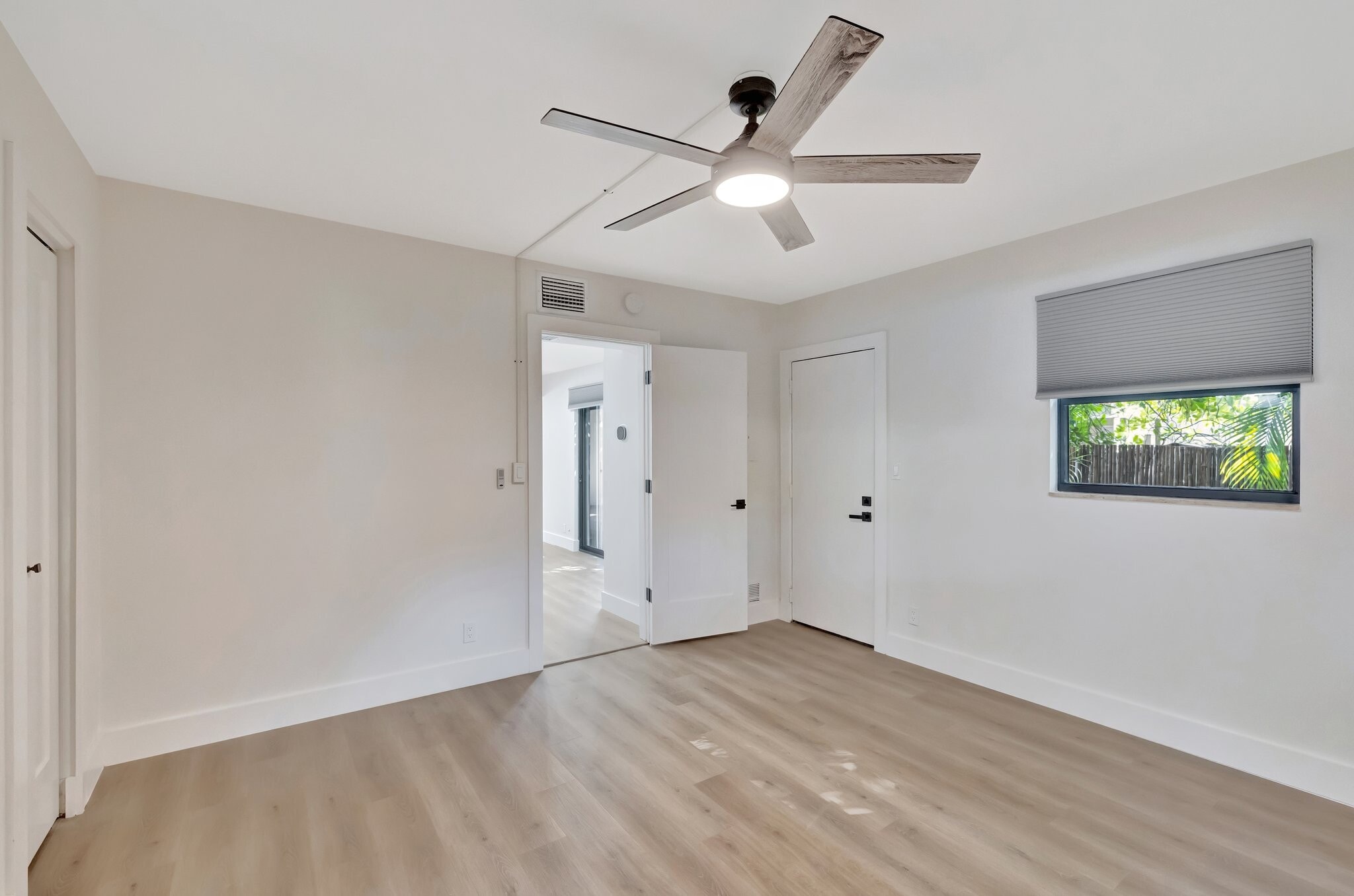 Building Photo - 417 SW 7th Ave