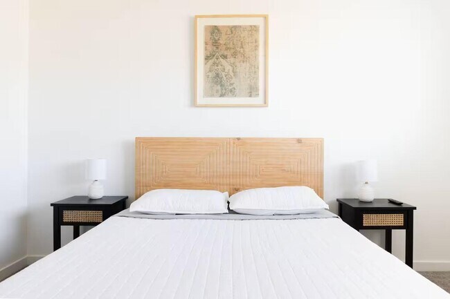 Building Photo - 8447 E Vernon Ave