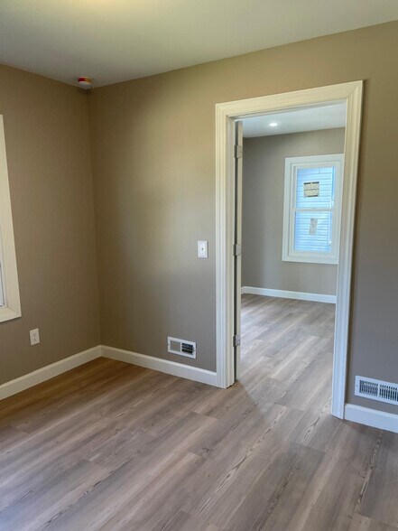 Building Photo - 1617 Lawton Ave