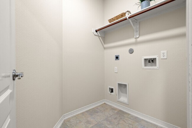 Building Photo - 2302 Oakleaf Hills Cir