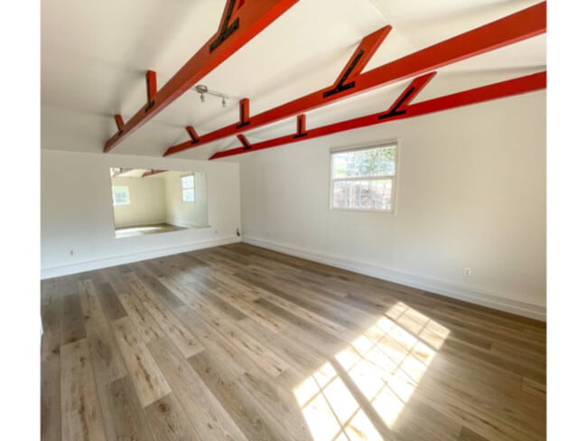 Building Photo - GORGEOUS NEW REMODEL! MARINWOOD 3BR Home,2...