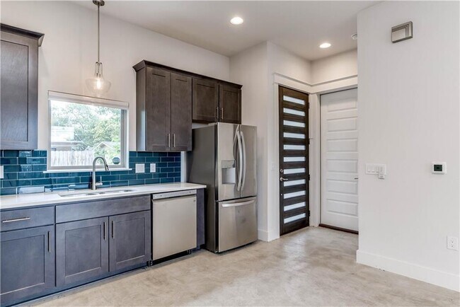 Building Photo - 8411 Bowling Green Dr