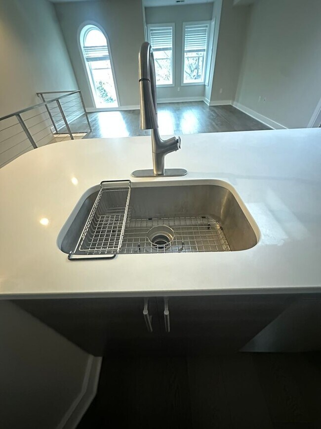 Building Photo - Modern 2 Bedroom, 2 Bathroom Penthouse with Parking in Historic LeDroit Park