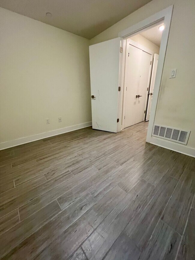 Building Photo - 1706 Arlington St