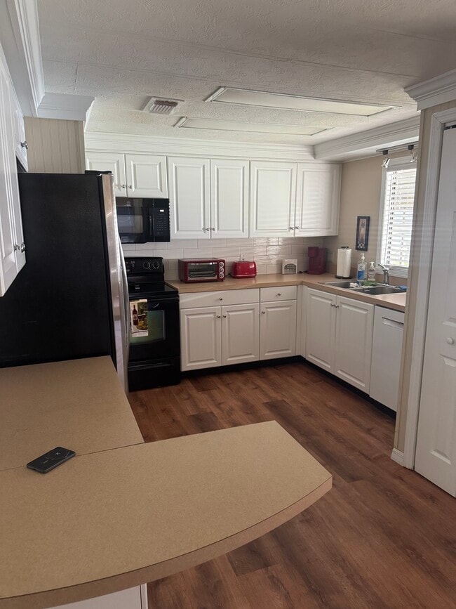 Building Photo - 1045 Great Lakes Dr