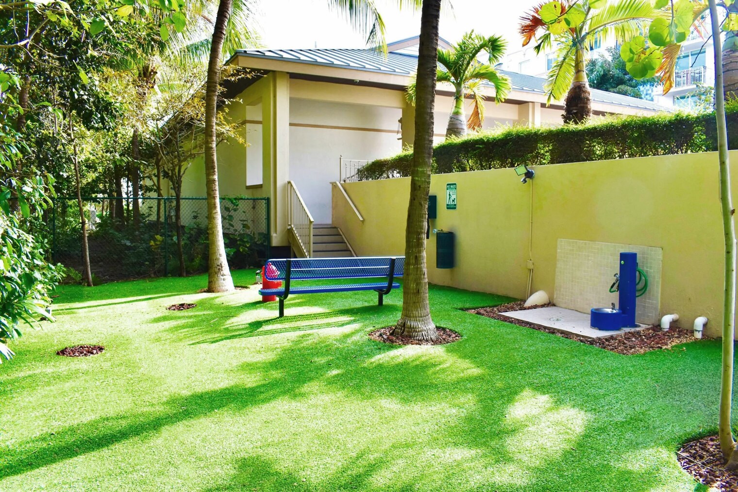 Building Photo - 3880 NE 6th Ave