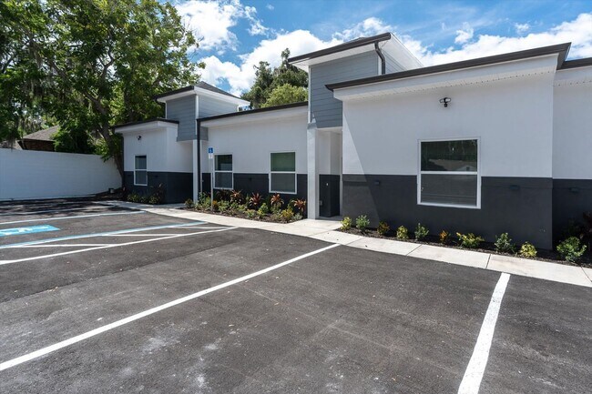 Building Photo - 705 S Orange Ave