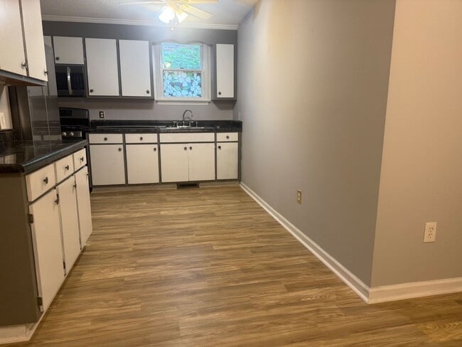 Building Photo - Available Now !  One Bedroom apartment in ...