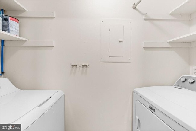 Building Photo - 408 Stockton Ct