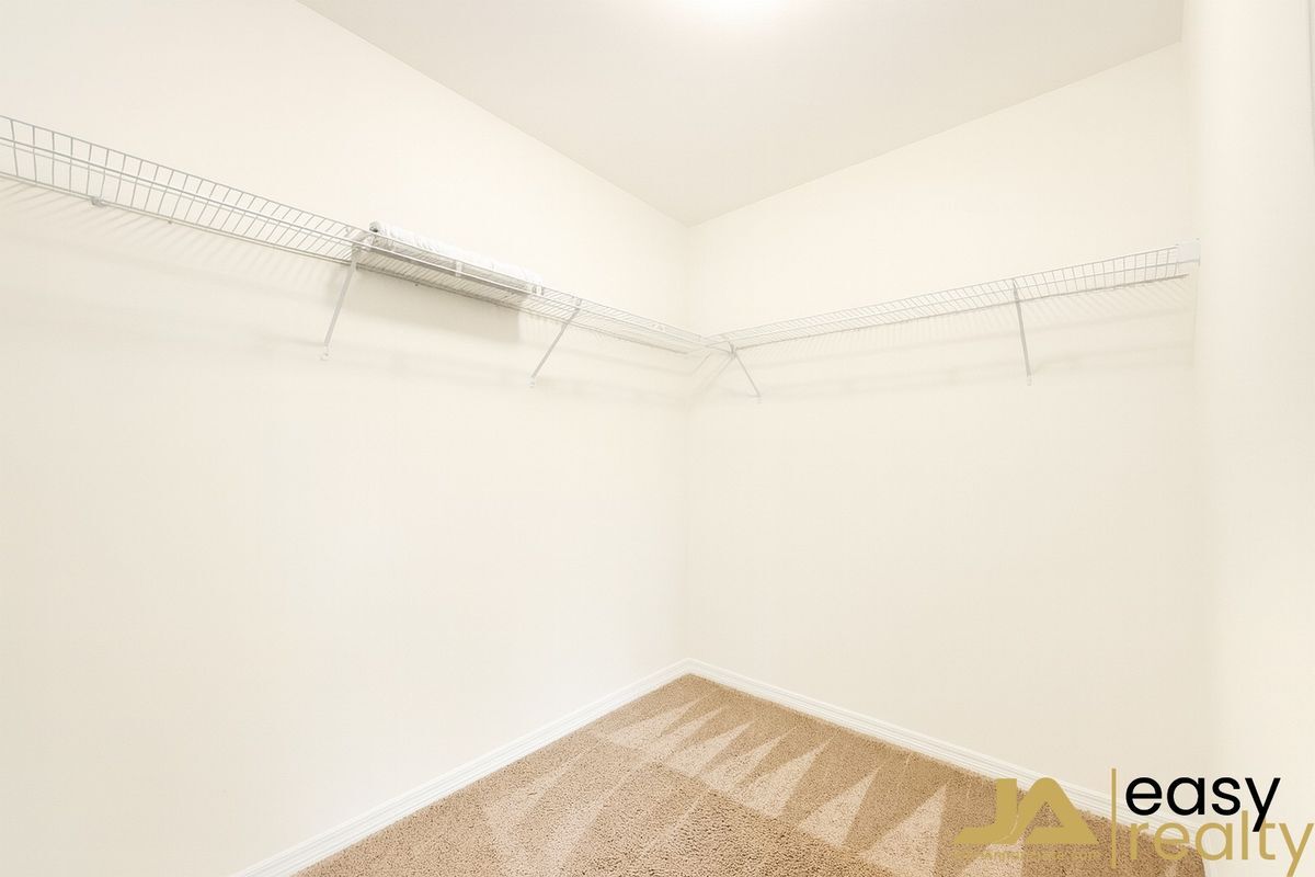 Building Photo - 2220 NE 5th Ave