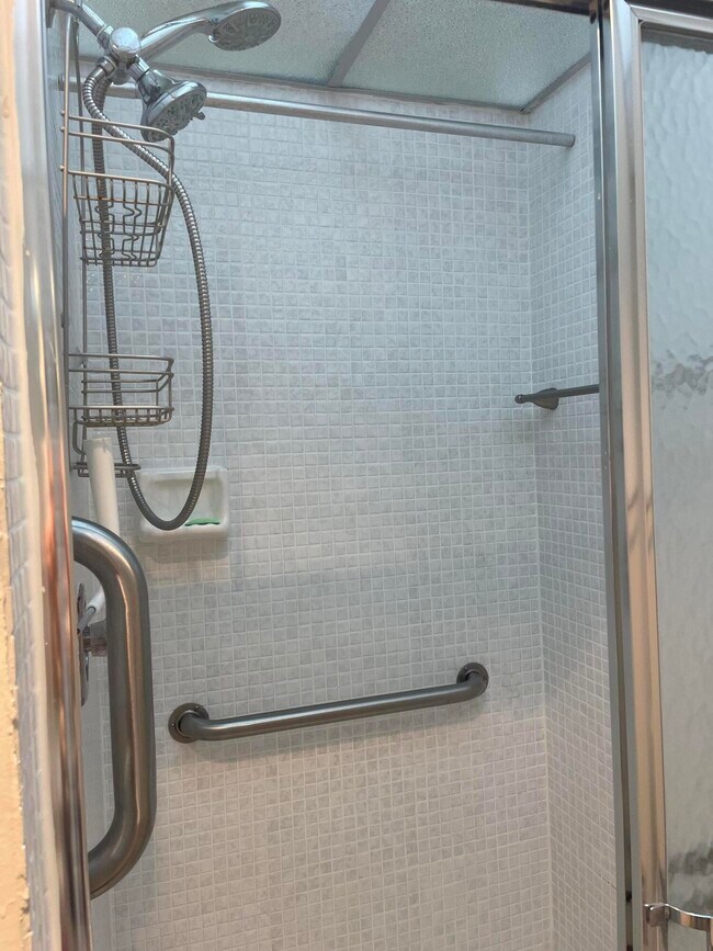 Building Photo - 705 Normandy Ln