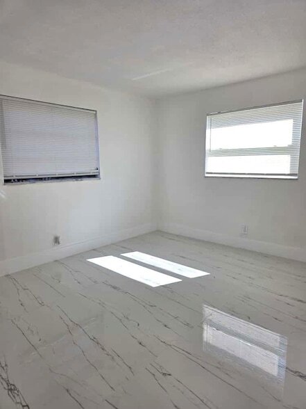 Building Photo - 364 NW 2nd Ct