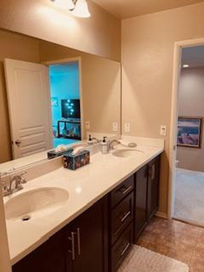 Building Photo - Like New Audie Murphy Ranch Home with Solar