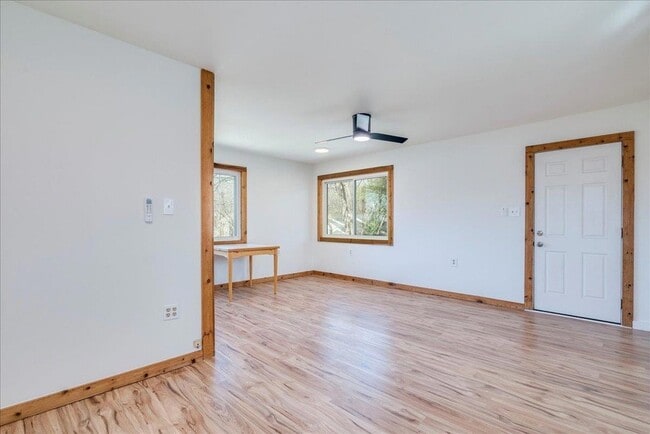 Building Photo - 512 E 49th St