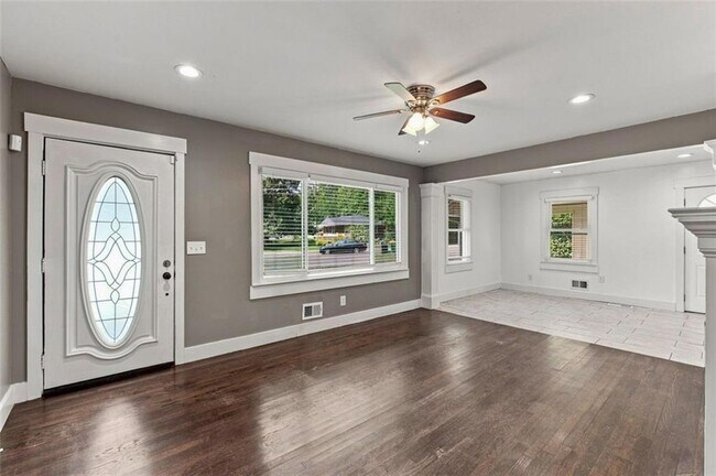 Building Photo - 208 Yancy Dr SE
