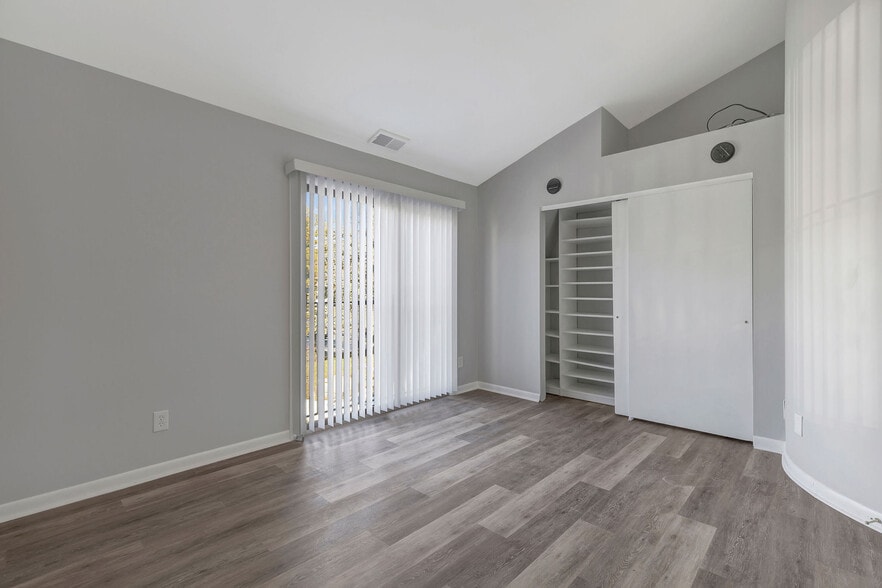 Building Photo - 2410 Grandview Ave