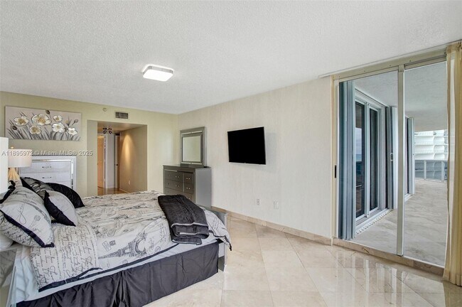 Building Photo - 16711 Collins Ave