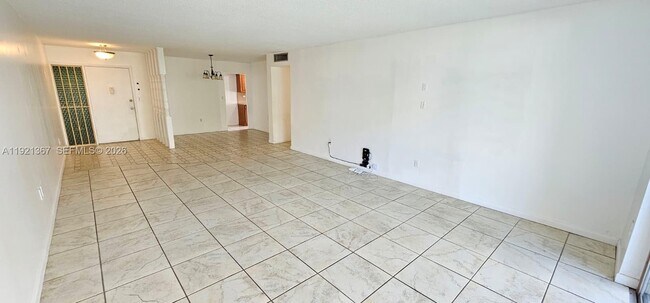 Building Photo - 1670 NE 191st St