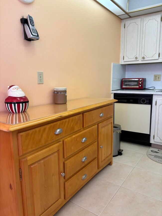 Building Photo - 115 Camden E