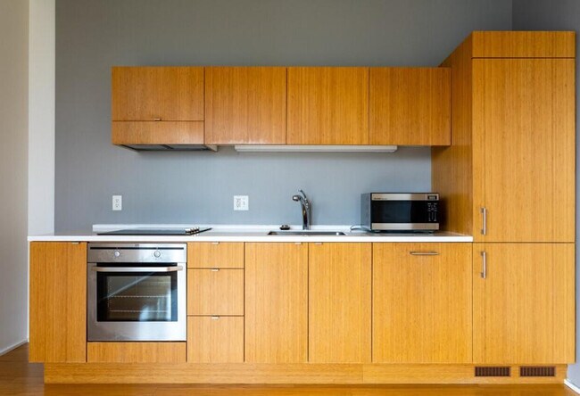 Building Photo - 1720 SW 4th Ave