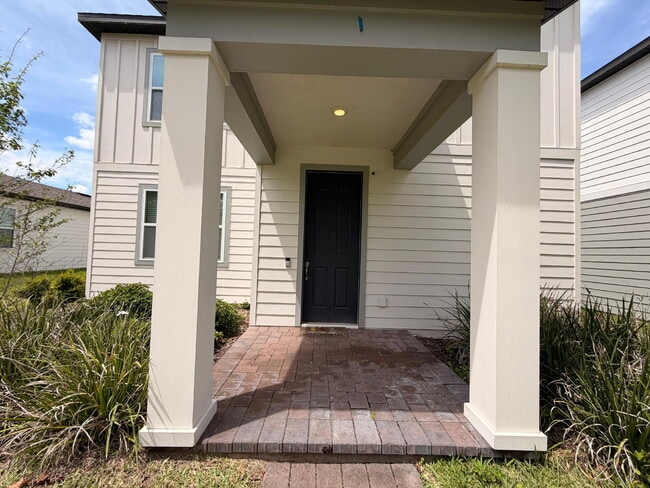 Building Photo - "Spacious 3-Bedroom Retreat in Winter Garden - 5520 Sq Ft of Comfort!"