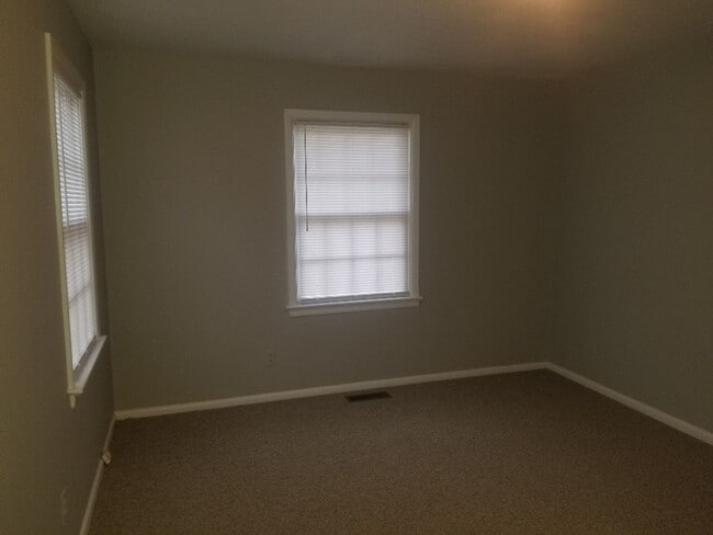 Building Photo - 1804 Saxon St